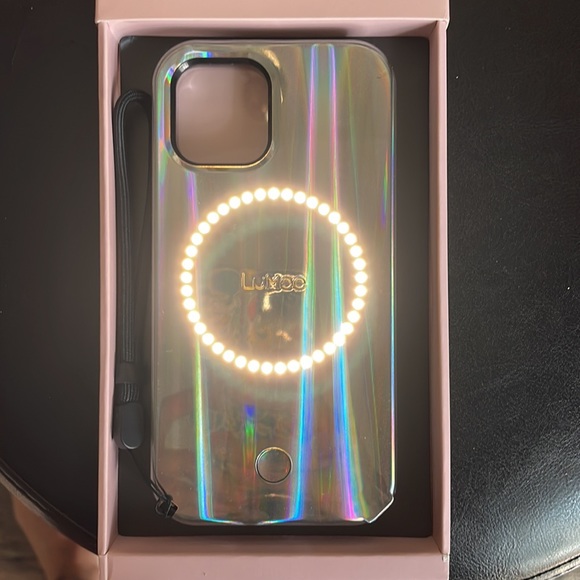 iPhone 12 Pro Max Lumee! - Picture 3 of 4